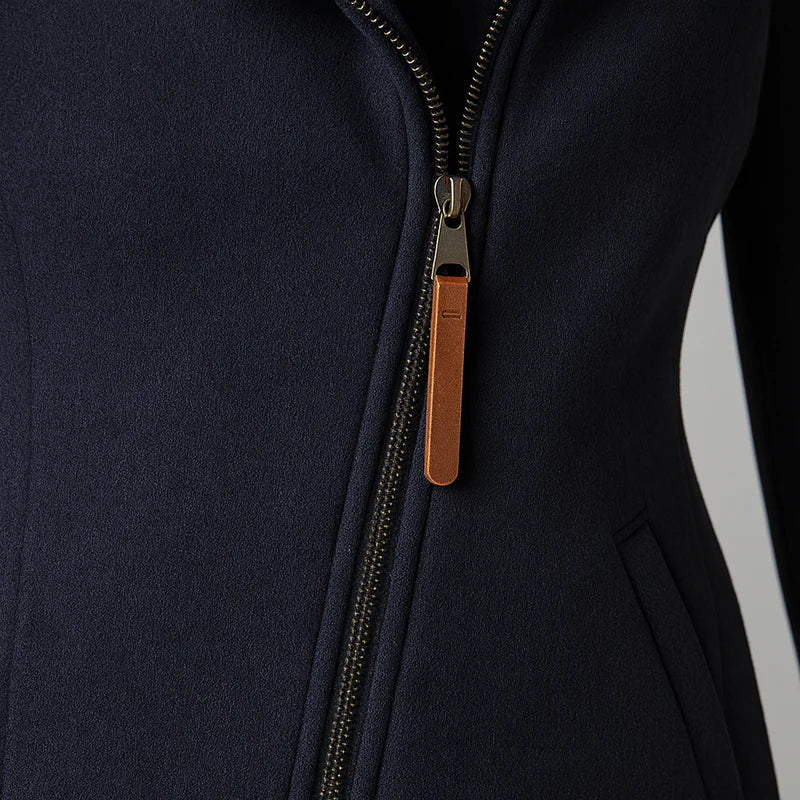 Averis™ | Eleganza misurata dal profilo attuale