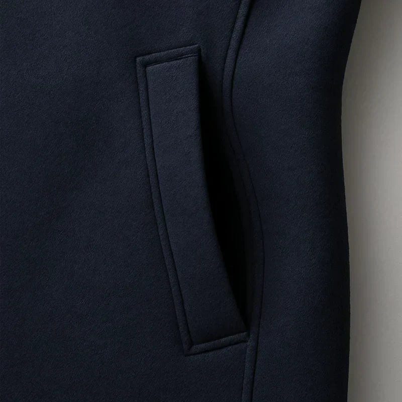 Averis™ | Eleganza misurata dal profilo attuale